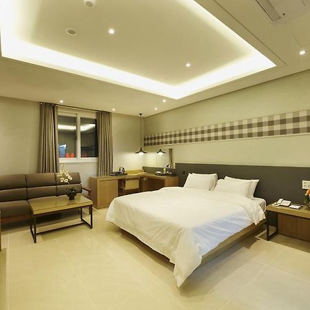 Gwangju Metropolitan City Hotel B מראה חיצוני תמונה