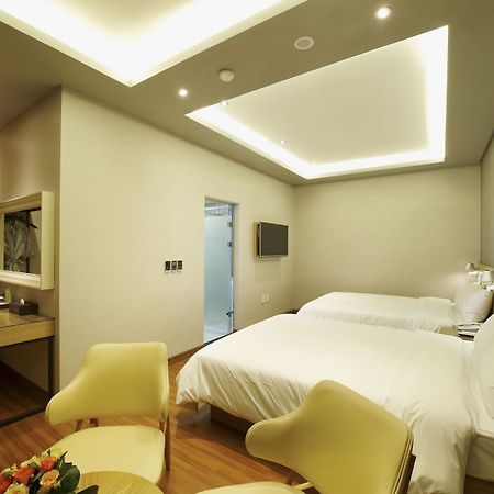 Gwangju Metropolitan City Hotel B מראה חיצוני תמונה