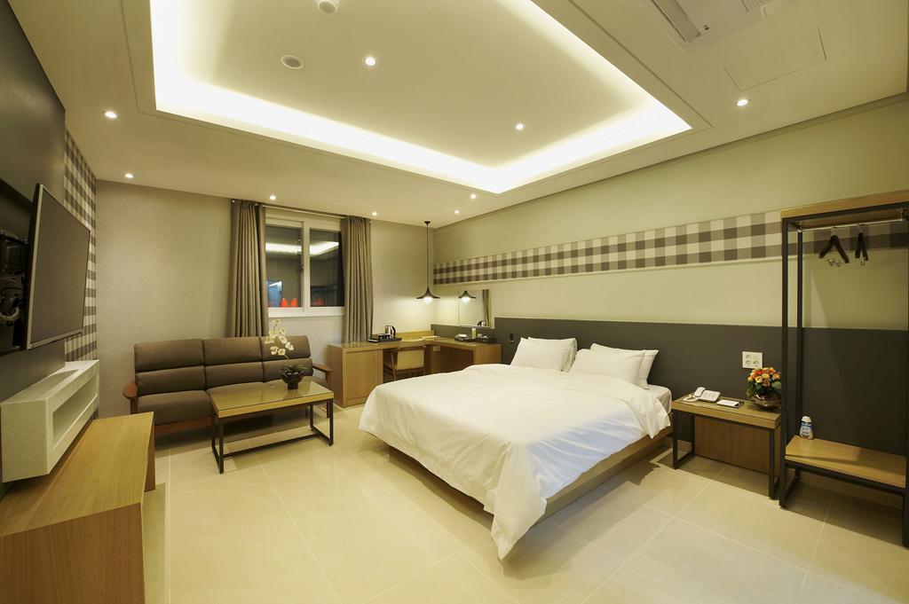 Gwangju Metropolitan City Hotel B מראה חיצוני תמונה
